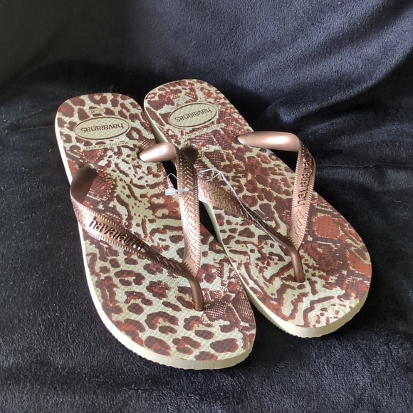 Havaianas Shoes - Havaianas Bronze Leopard print men’s sz 11/ women’s 12​​​